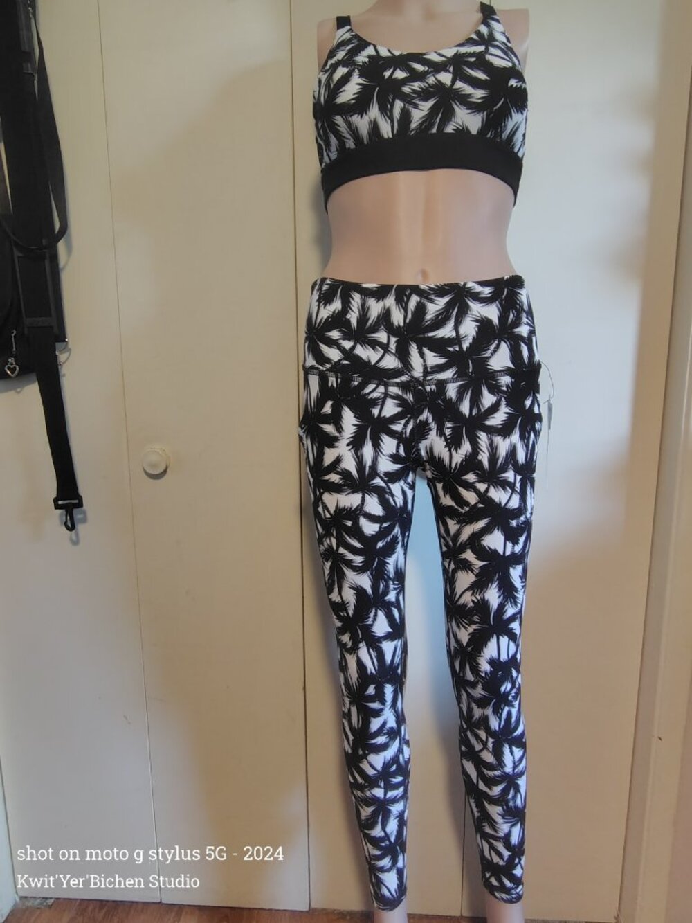 Love & Sport B/W workout set Sz SM NWT
